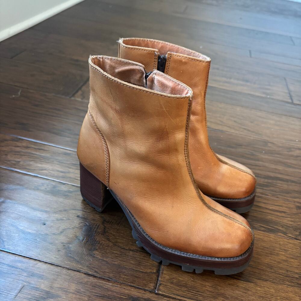 Attualita Brazil Tan Leather Ankle Boots Square Toe Chunky Lug Sole US 7